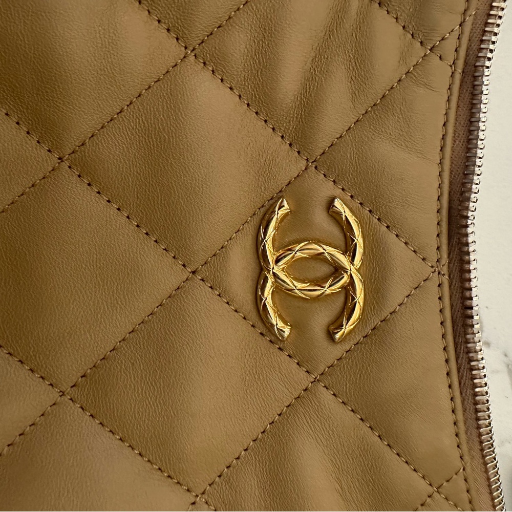 Chanel backpack - Picture 2 of 13